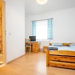 Privatzimmer, Robert Frank Ranshofen - Braunau