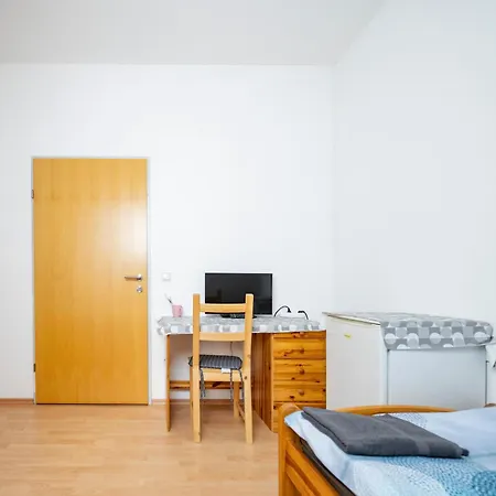 Privatzimmer, Robert Frank Ranshofen - Braunau *