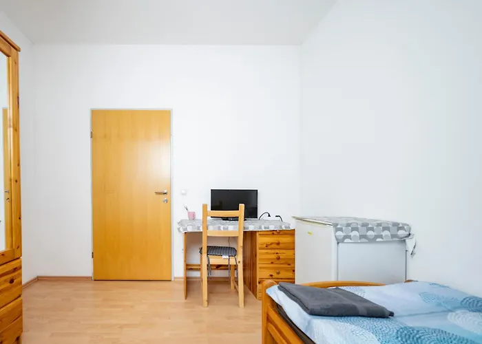 Privatzimmer, Robert Frank Ranshofen - Braunau *