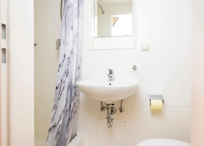 Privatzimmer, Robert Frank Ranshofen - Braunau